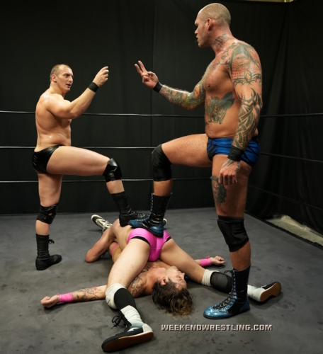 vangore__roger_atlas_vs_cody_blayde_&_tristan_mounts_040